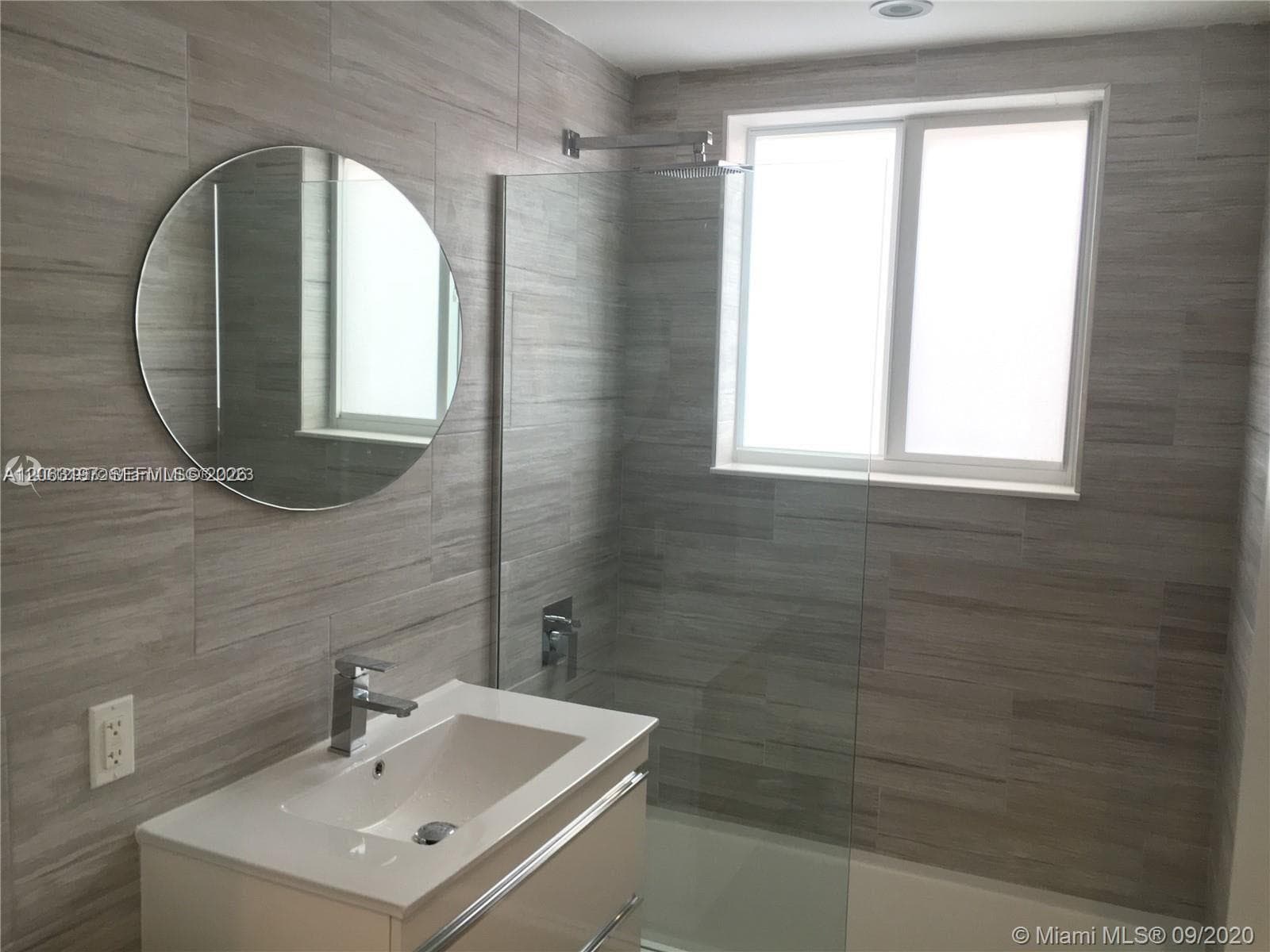 1620 Bay Rd, Miami Beach FL 33139 photo 5