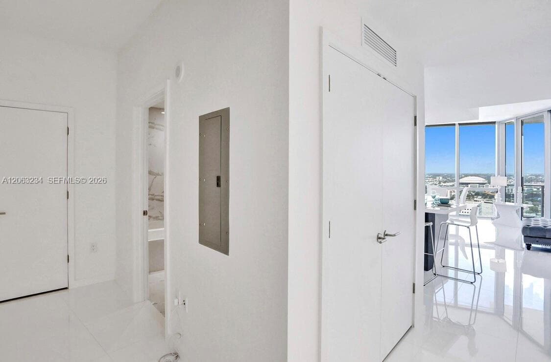 851 NE 1st Ave # 3510, Miami FL 33132 photo 2