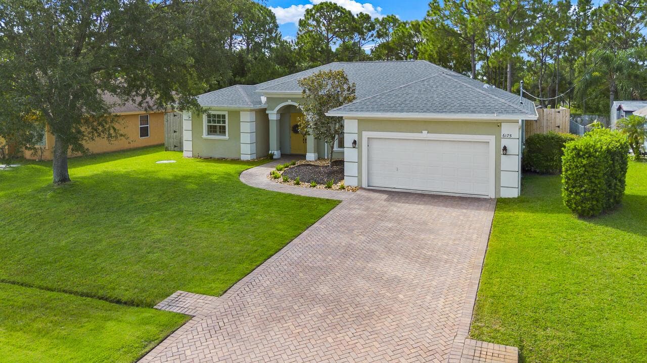 6175 NW EAST DEVILLE Circle, Port St. Lucie FL 34986 photo 3