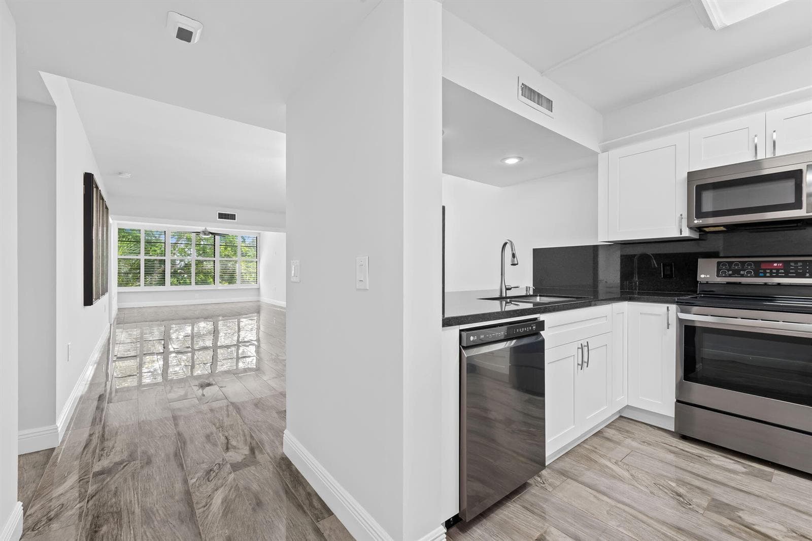 1502 Whitehall Drive # 403, Davie FL 33324 photo 3