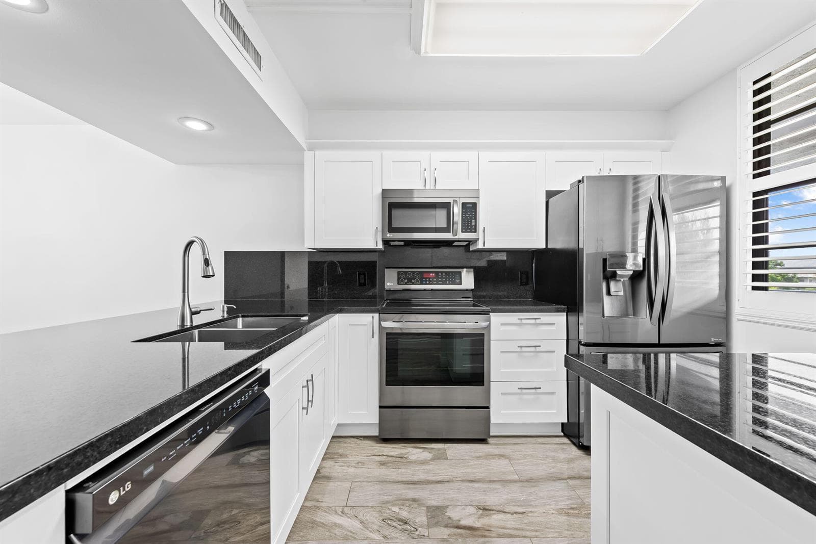 1502 Whitehall Drive # 403, Davie FL 33324 photo 4