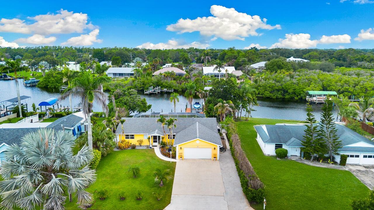 622 SW Pine Tree Lane, Palm City FL 34990 photo 2