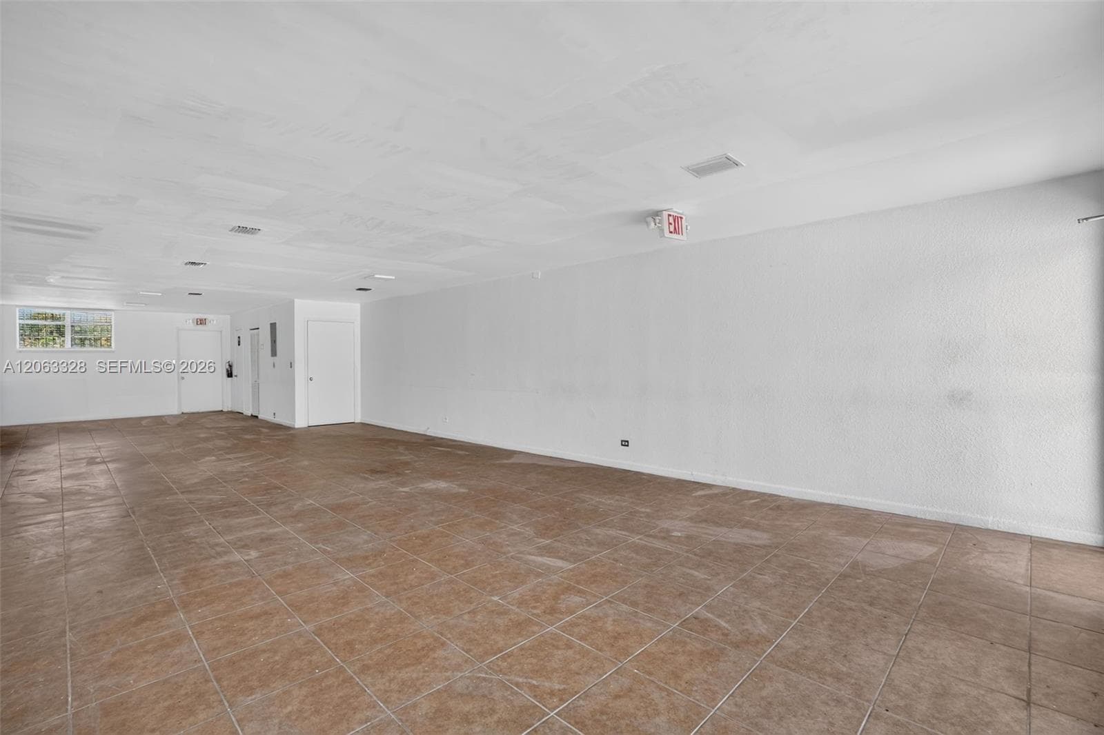 180 Hialeah Dr, Hialeah FL 33010 photo 5