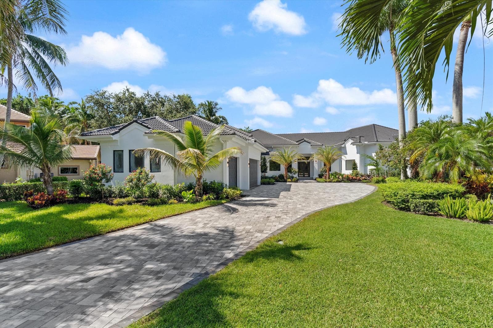2525 Seminole Circle, West Palm Beach FL 33409 photo 2