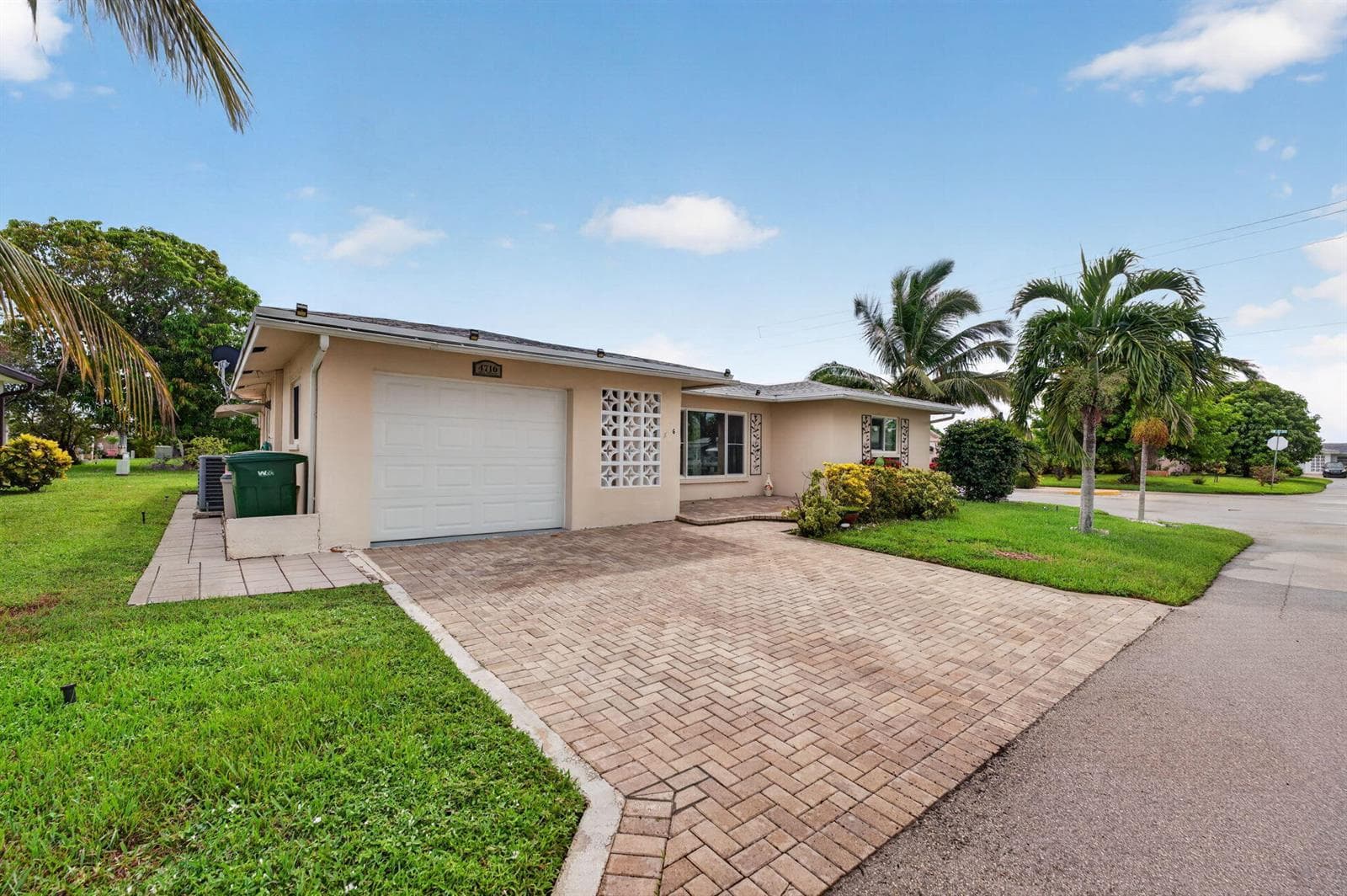 4716 NW 49TH Place, Tamarac FL 33319 photo 2