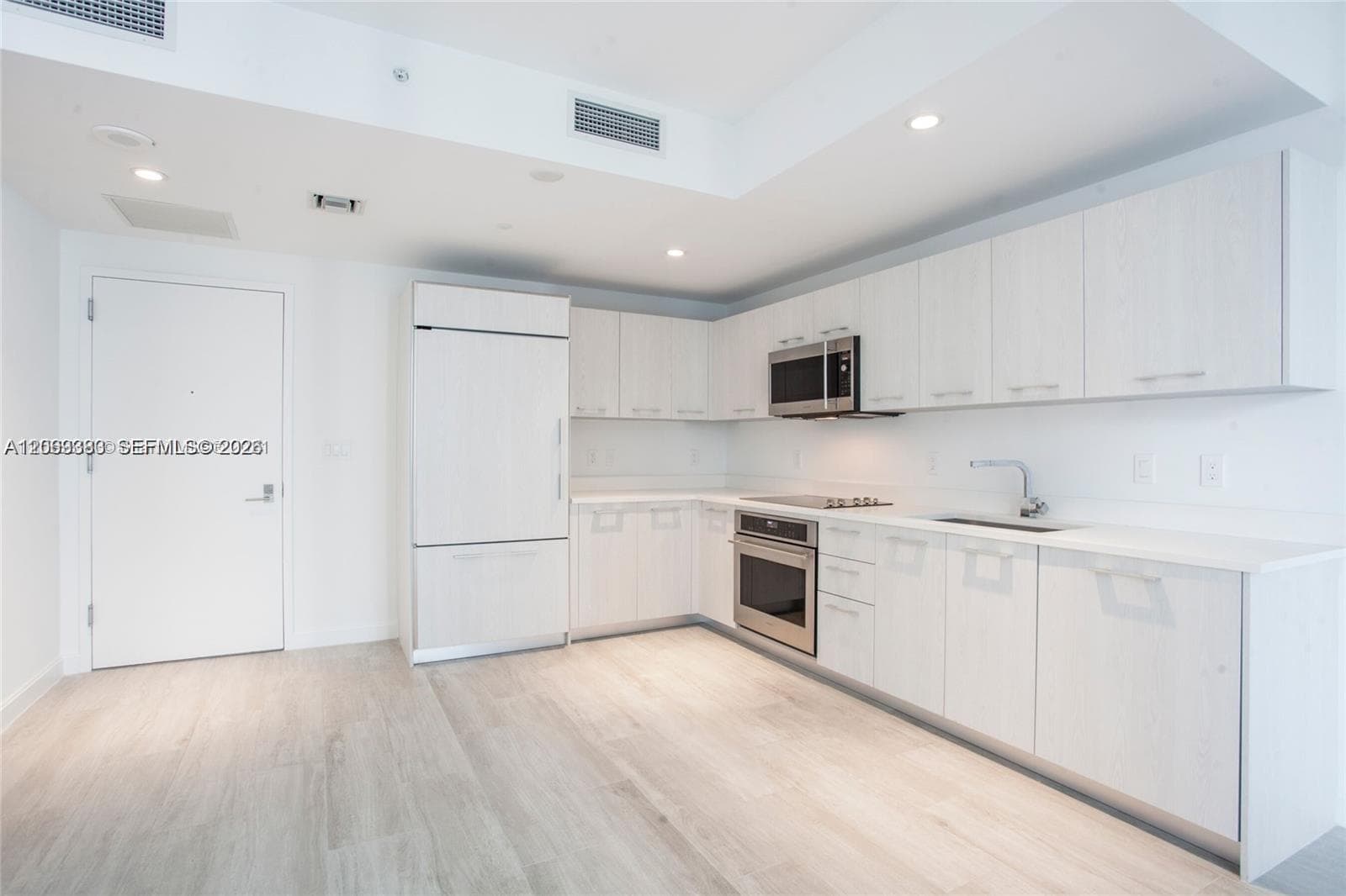 55 SW 9th St # 1907, Miami FL 33130 photo 2