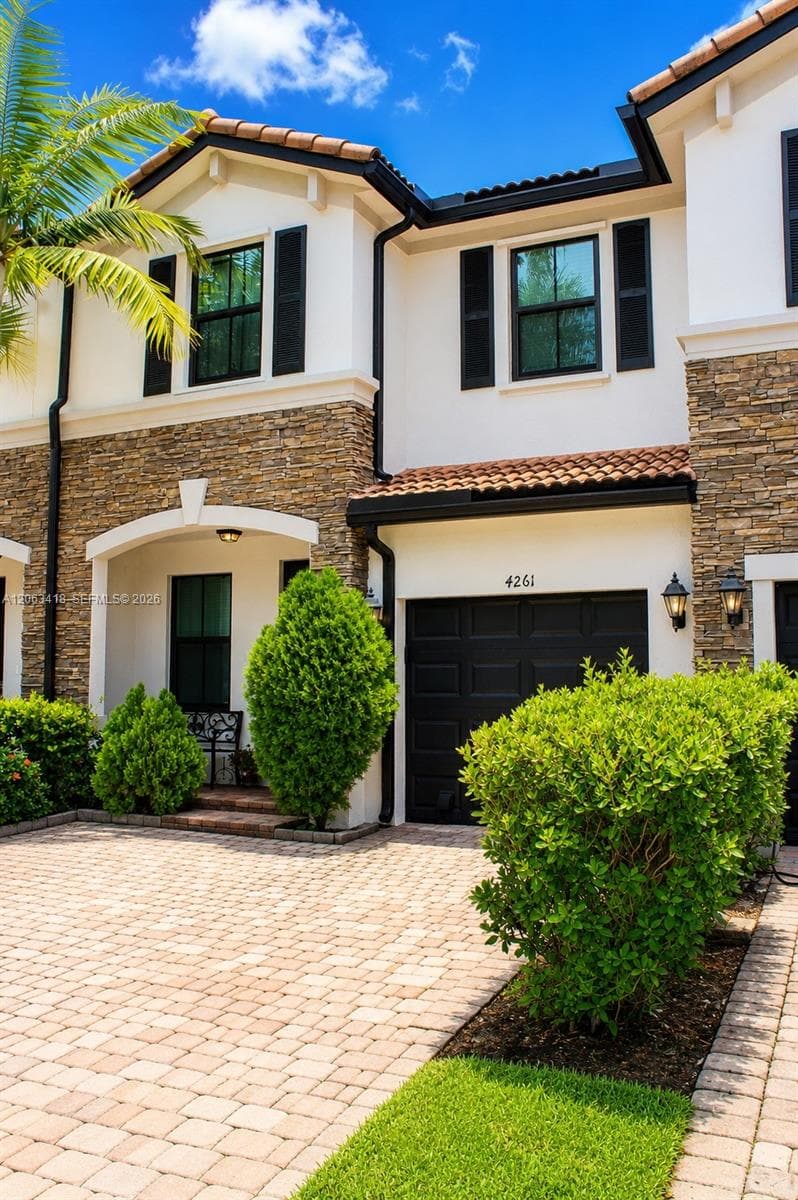 4261 SW 164th Ct, Miami, FL 33185 photo 2