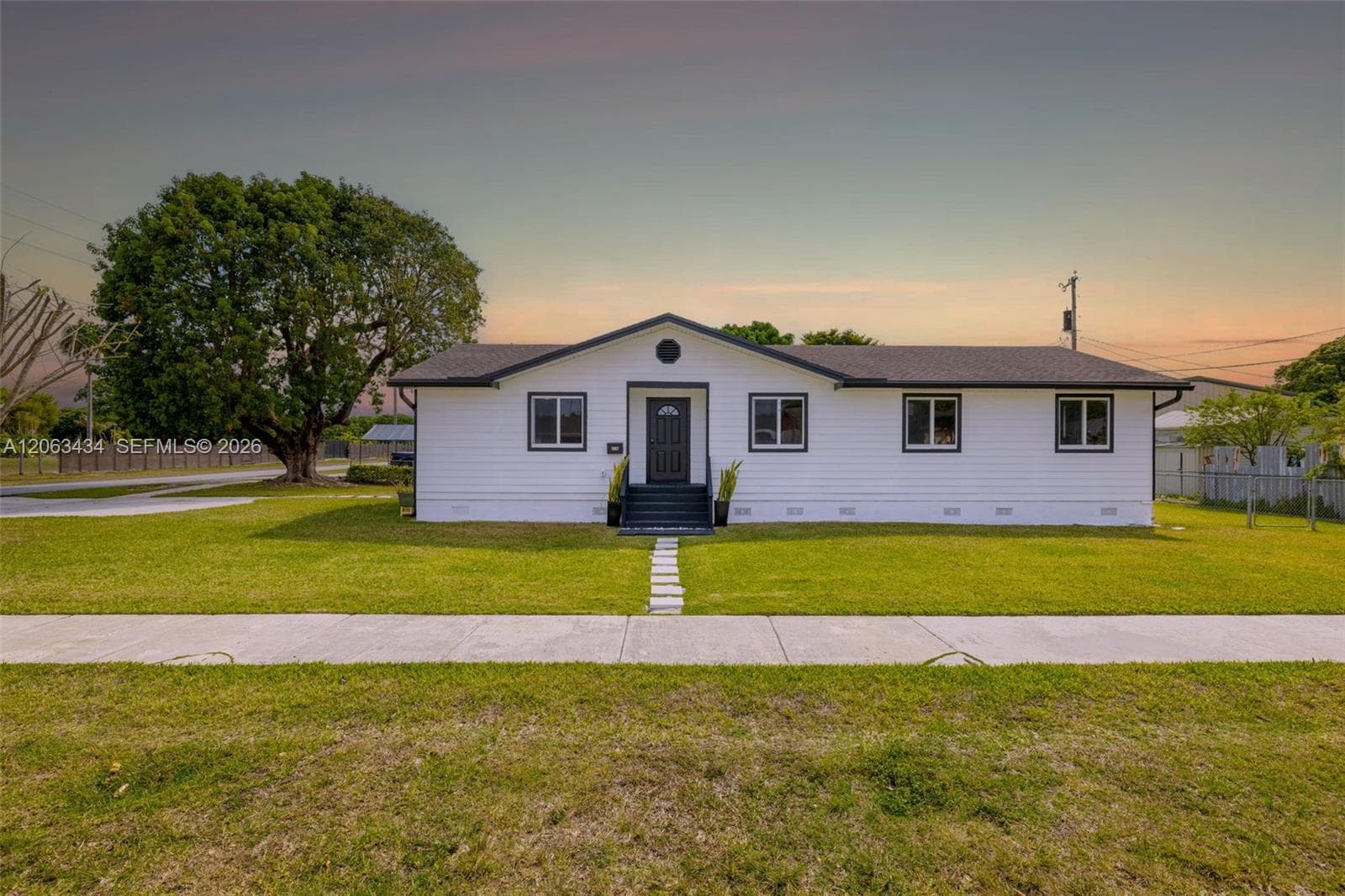 1867 NW 8th Ave, Homestead FL 33030 photo 2