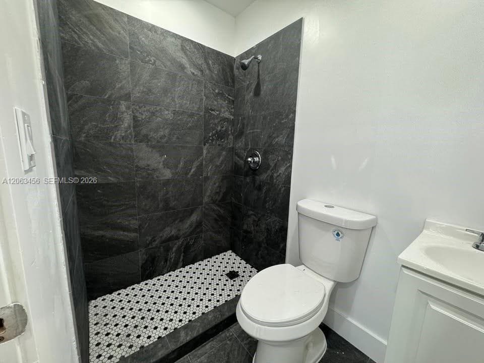 670 NE 166th St # front, Miami, FL 33162 photo 5
