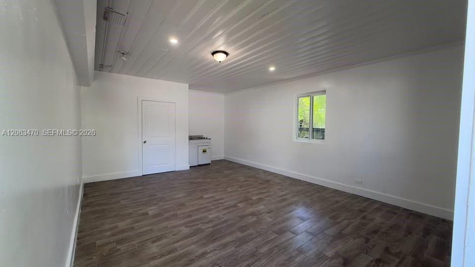 670 NE 166th St # Back, Miami, FL 33162 photo 2