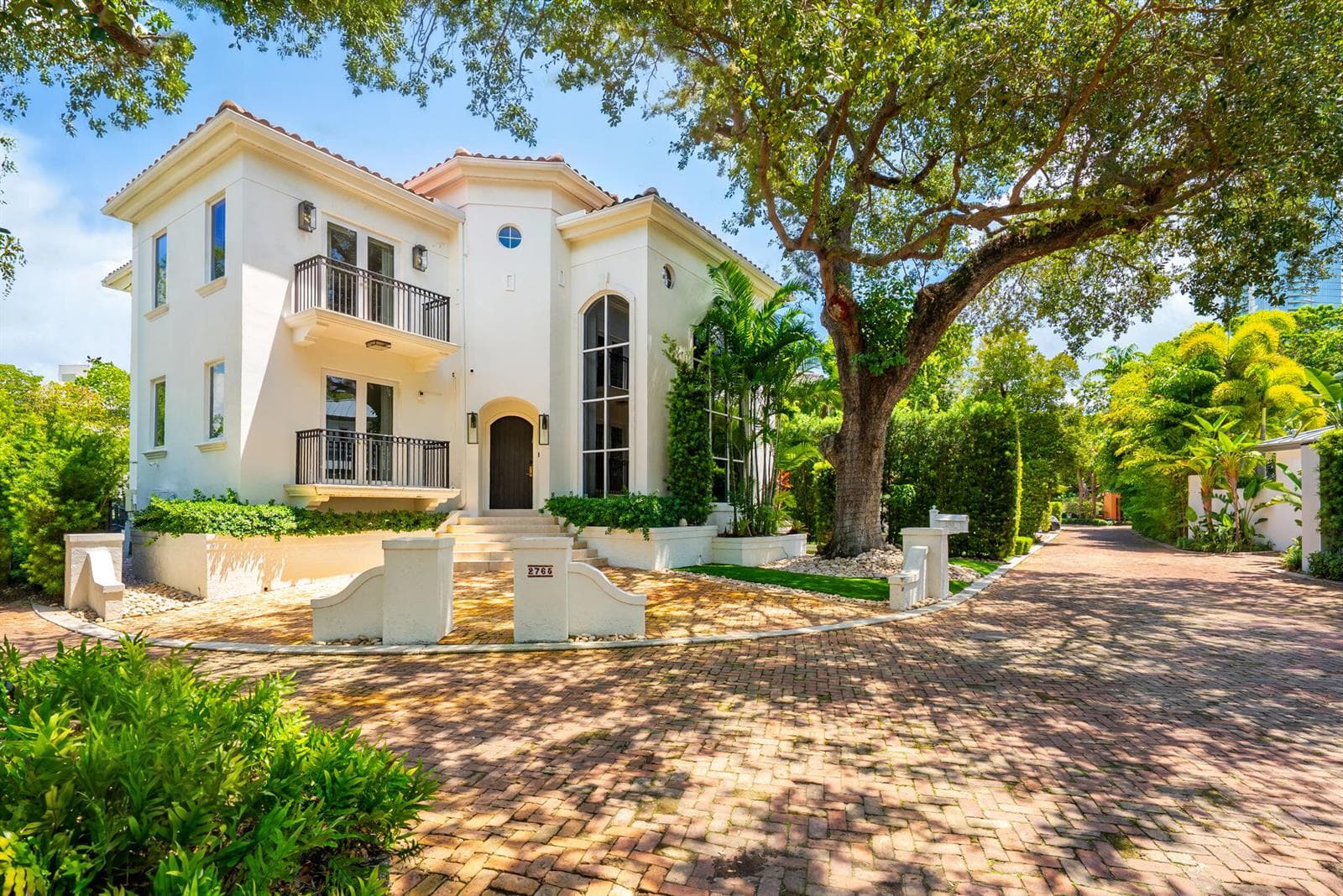 2765 Brickell Court, Miami FL 33129 photo 2