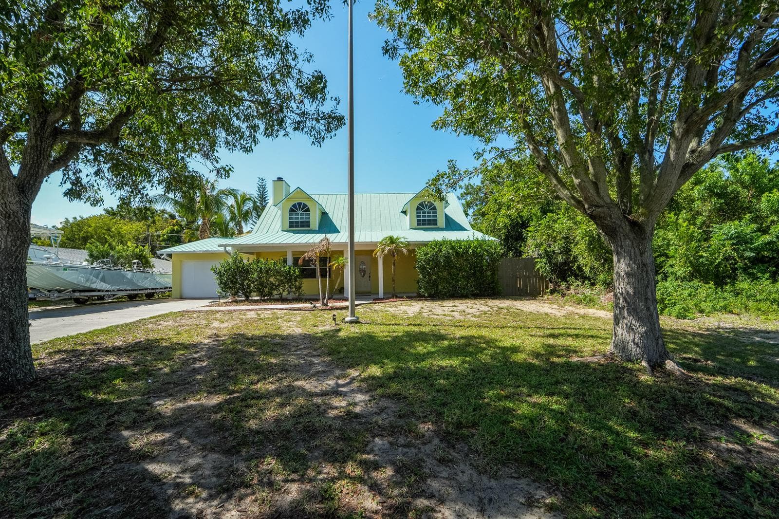 8645 SE Alabama Place, Hobe Sound FL 33455 photo 3