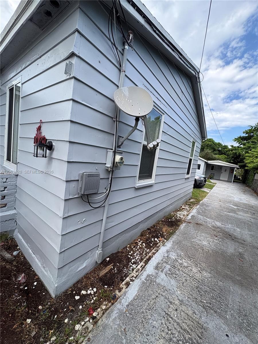 10417 NW 6th Ave # Front, Miami, FL 33150 photo 3