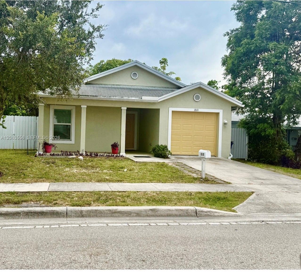 1018 Foster Rd, Hallandale Beach FL 33009
