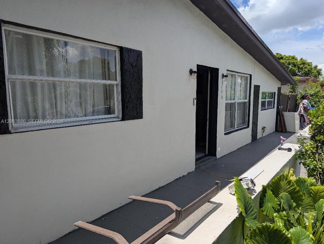 3206 SW 47th Ave, West Park FL 33023
