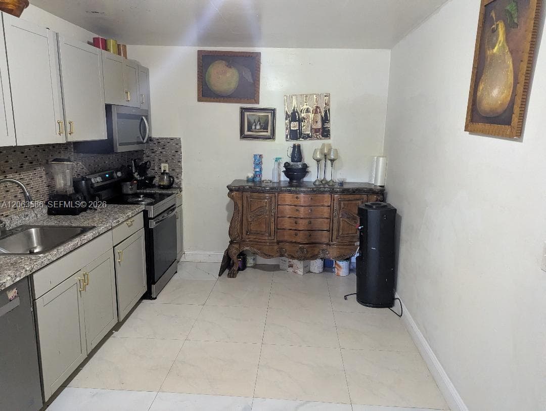 3206 SW 47th Ave, West Park FL 33023 photo 5