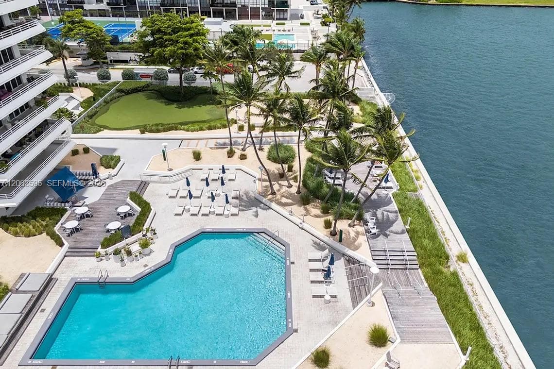 555 NE 34th St # 1801, Miami FL 33137 photo 2