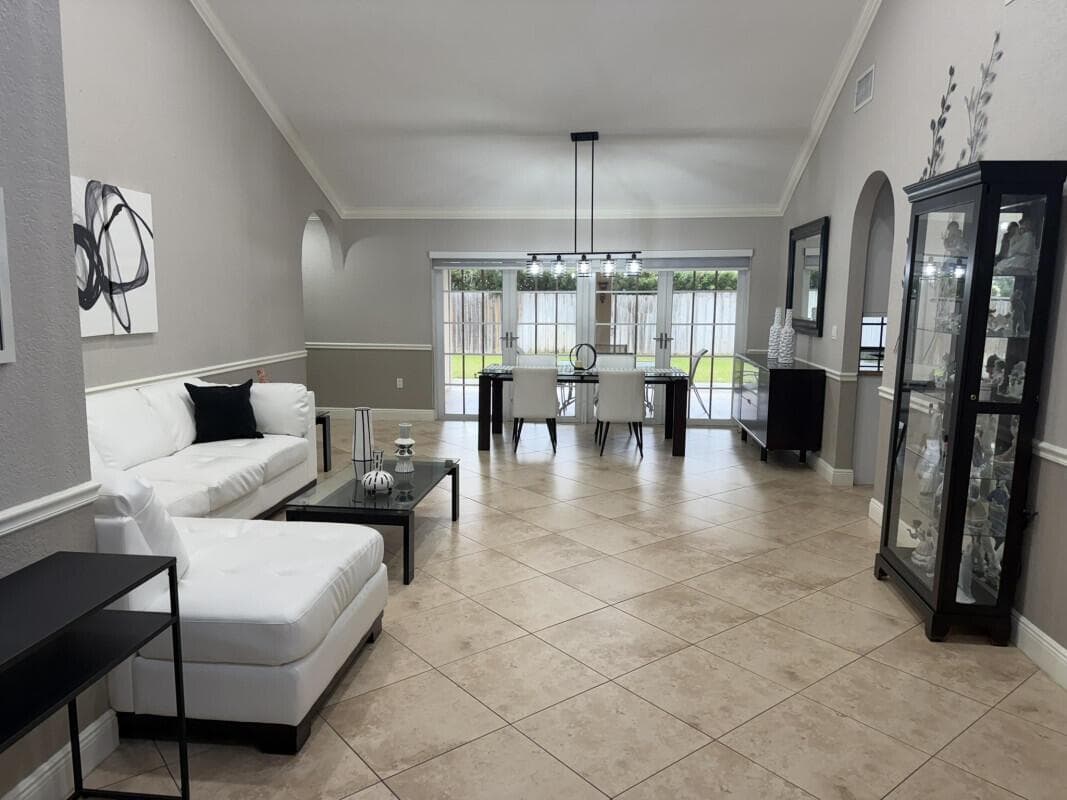 16820 NW 80th Court, Hialeah FL 33016 photo 5