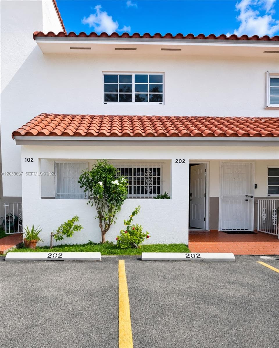 7878 W 29th Ln # 202, Hialeah FL 33018