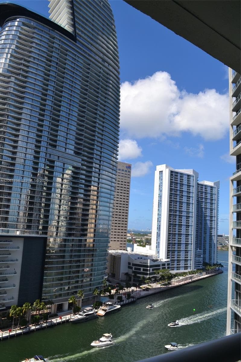 475 Brickell Ave # 1814, Miami FL 33131 photo 2