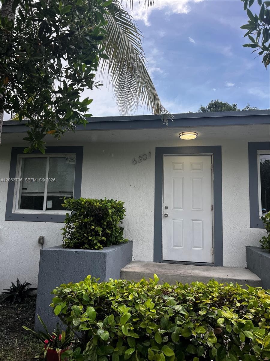6301 NW 1st Pl, Miami, FL 33150 photo 2
