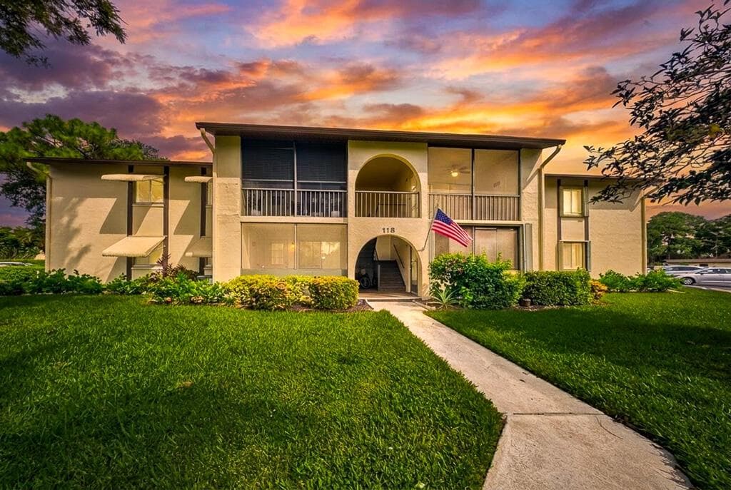 118 Lake Pine Circle # 2, FL 33463