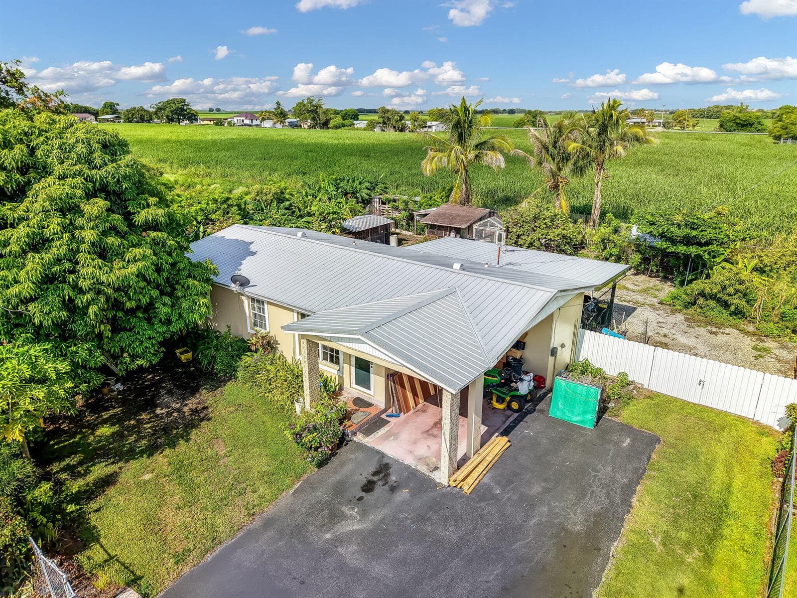 1048 WHITAKER Road, Belle Glade FL 33430 photo 3