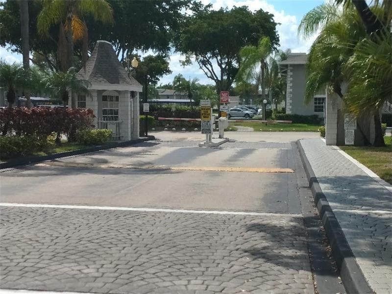 448 NE 210TH CIR Terrace # 102-6B, Miami FL 33179