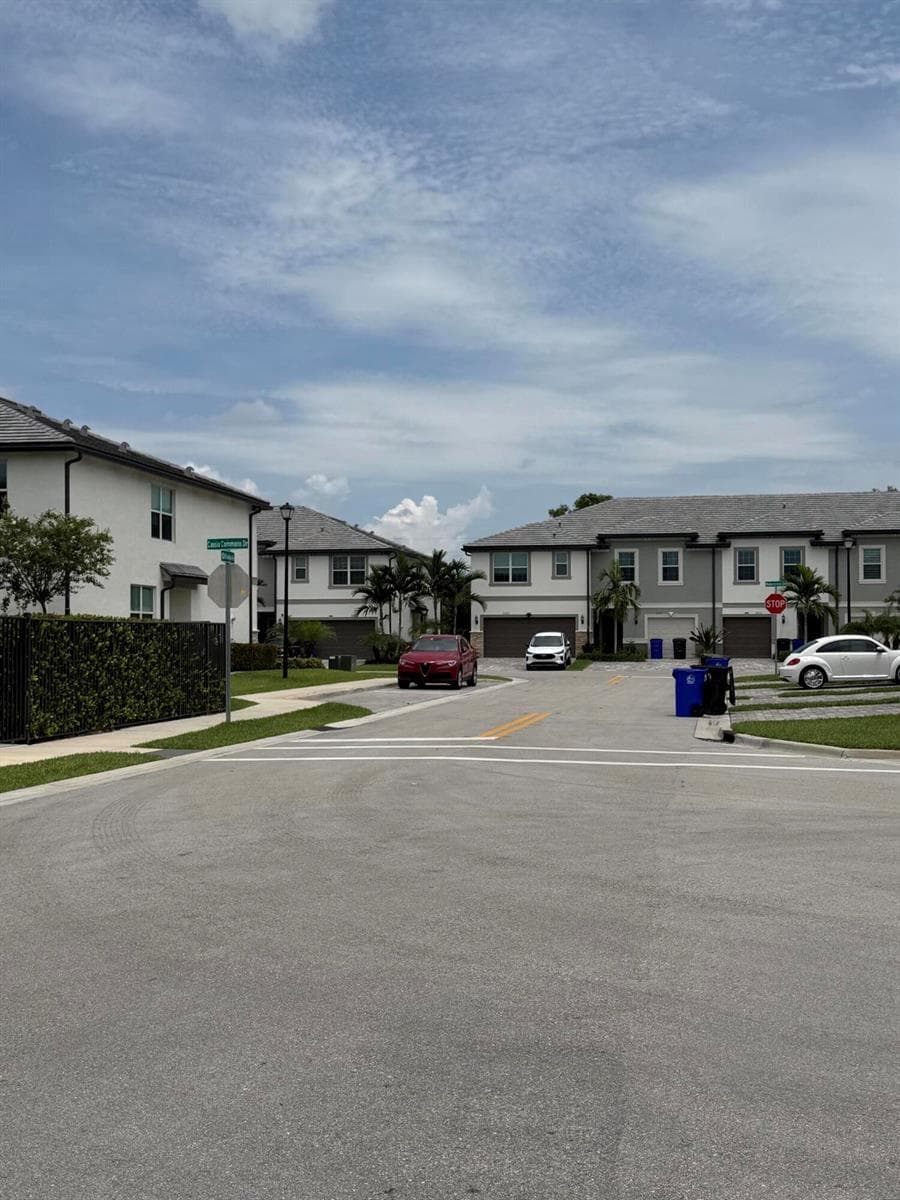 2933 OLIVIA Avenue, Lauderdale Lakes FL 33311 photo 3