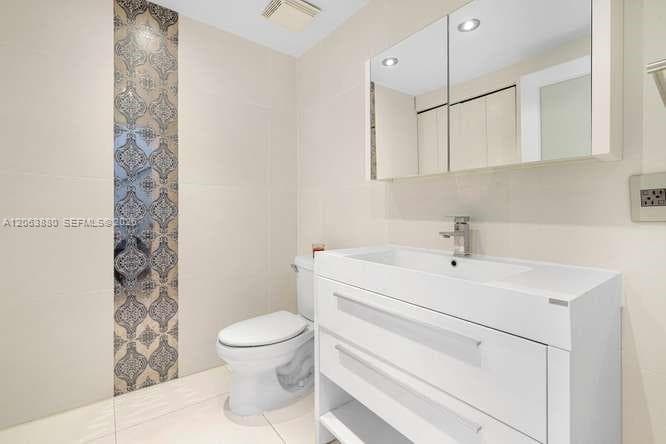 690 SW 1st Ct # 1506, Miami FL 33130 photo 2