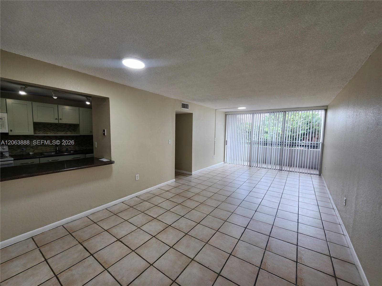 802 NW 87th Ave # 312, Miami, FL 33172 photo 3