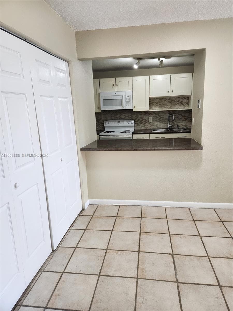 802 NW 87th Ave # 312, Miami, FL 33172 photo 5