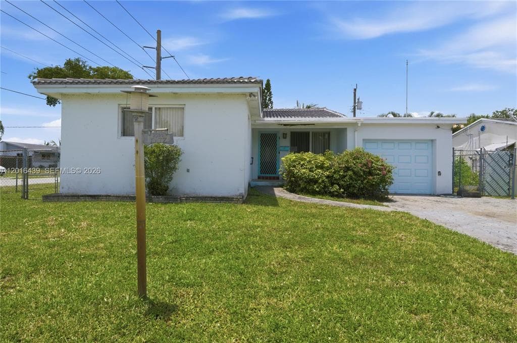 2300 N 57th Terrace, Hollywood FL 33021 photo 2