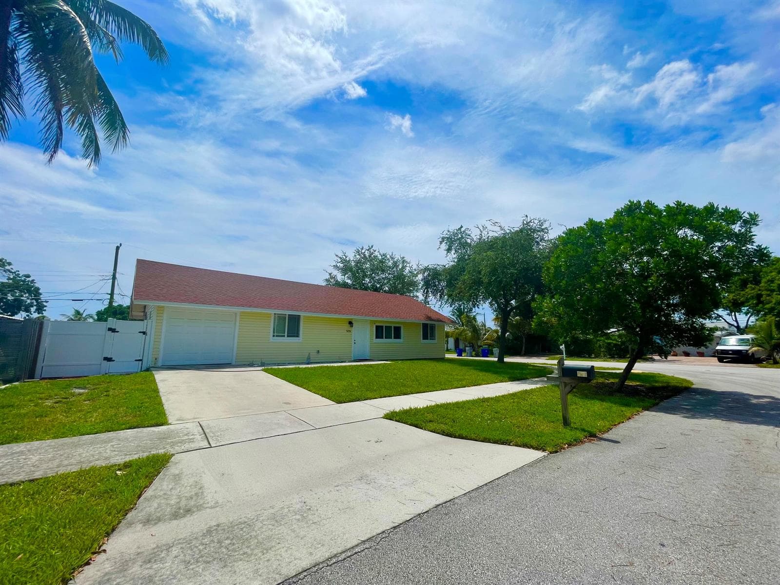 5216 NE 20TH Avenue, Pompano Beach FL 33064 photo 2