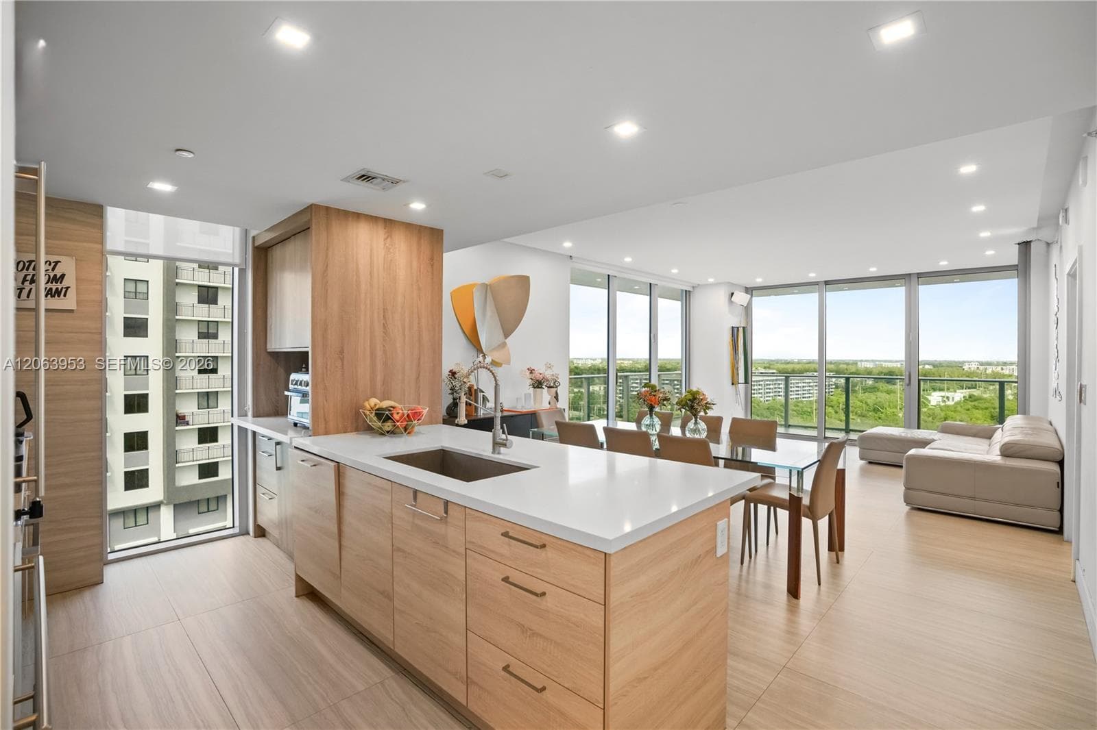16385 Biscayne Blvd # 1601+2 Parkings, North Miami Beach FL 33160