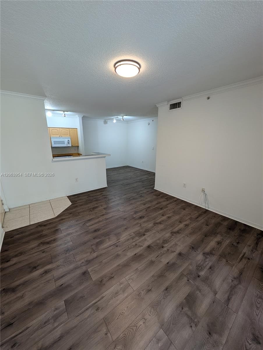 6831 SW 44th St # 203, Miami FL 33155