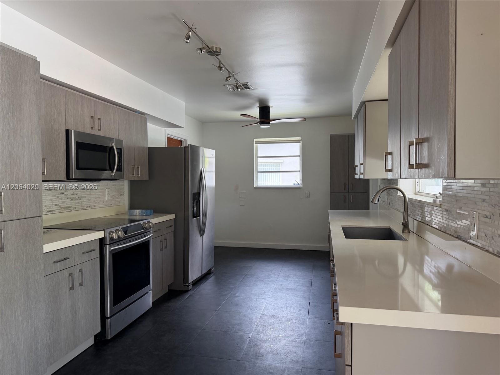 801 Albatross St, Miami Springs FL 33166 photo 3