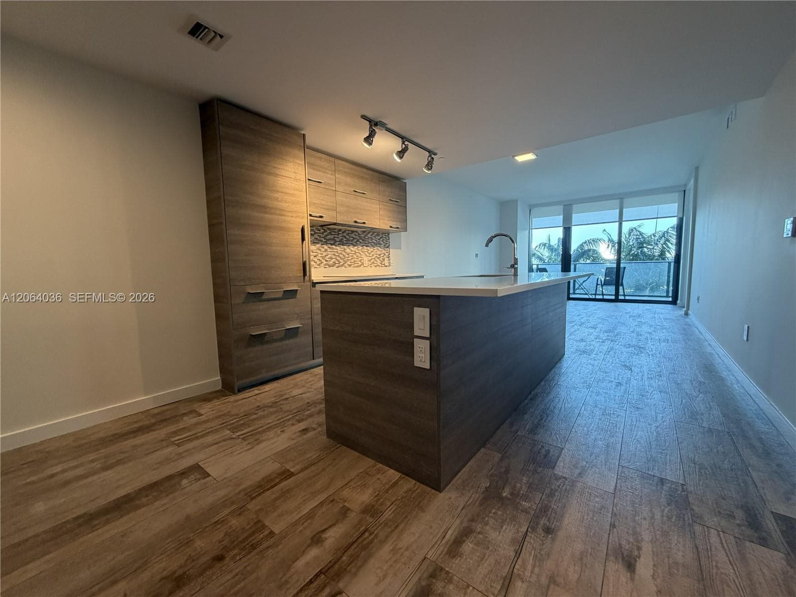 650 NE 32nd St # 802, Miami FL 33137 photo 4