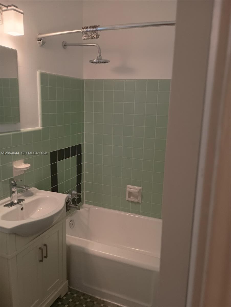 545 74 # 8, Miami Beach FL 33142 photo 4