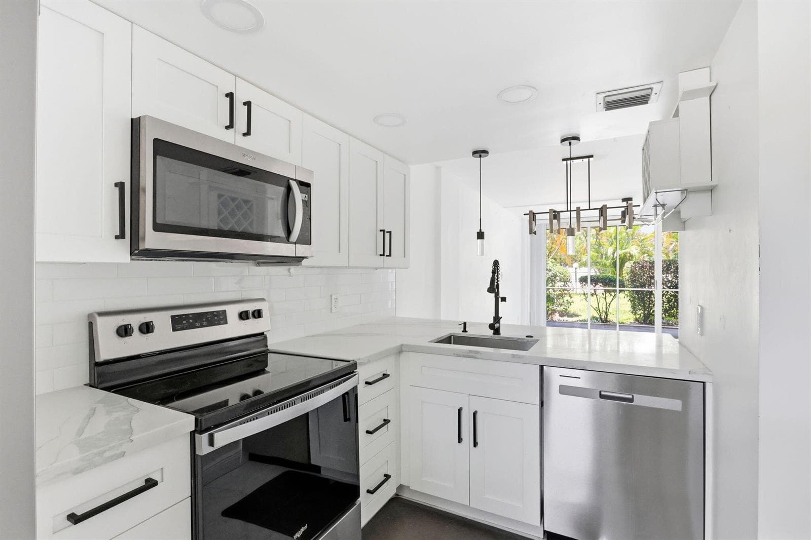 118 Royal Park Drive # 1B, Oakland Park FL 33309