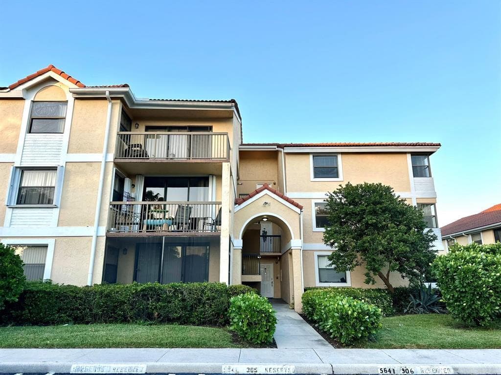 5641 RIVERSIDE Drive # 306B1, Coral Springs FL 33067