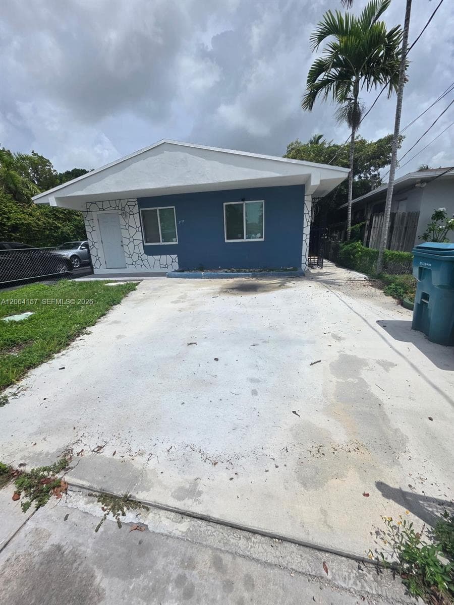 3177 NW 29th St # A, Miami FL 33142 photo 2