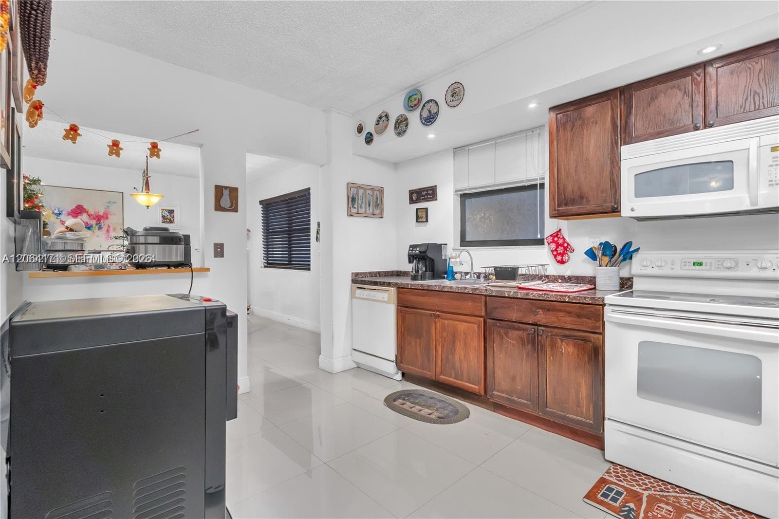 491 Ives Dairy Rd # 202-5, Miami FL 33179 photo 5