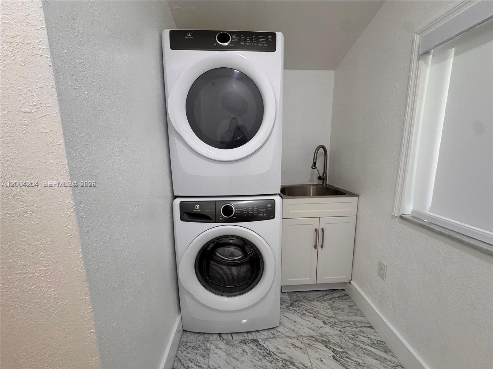 2416 NW 88th St, Miami FL 33147 photo 5