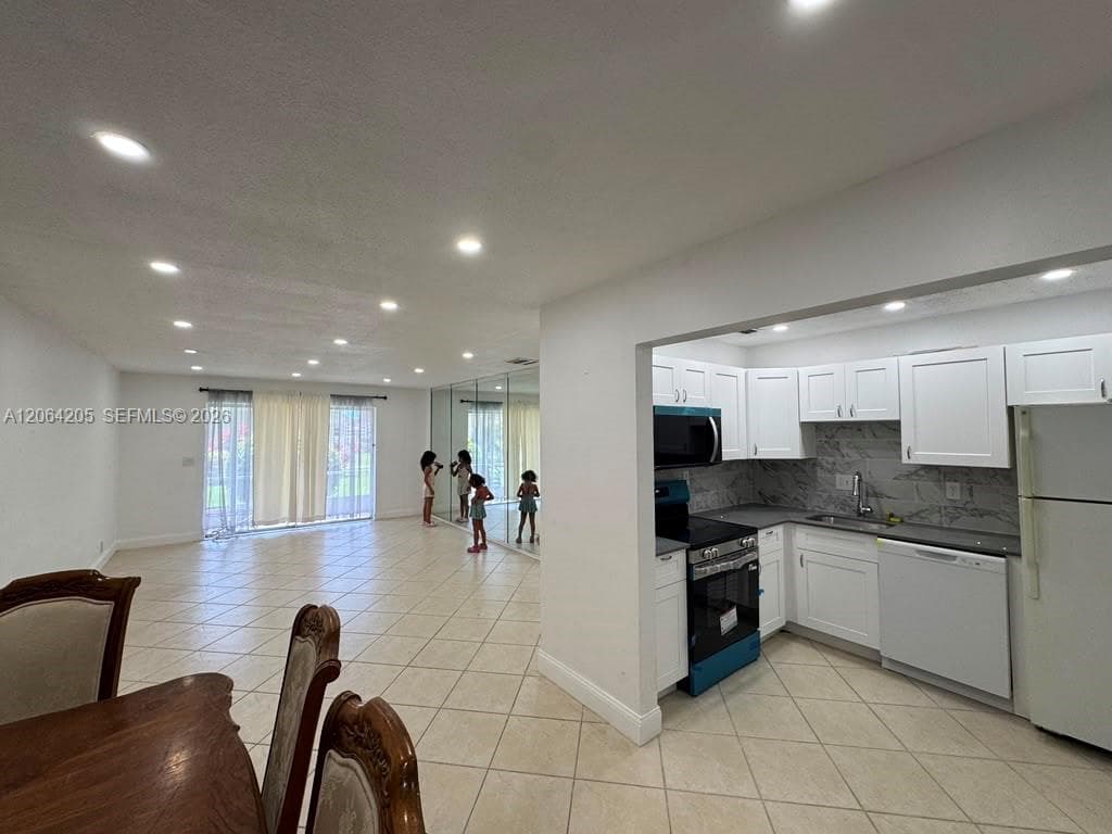 700 Layne Blvd # 115, Hallandale Beach FL 33009 photo 2