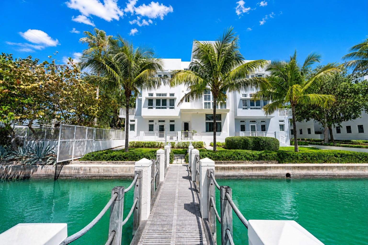 6203 Laguna Path N, Miami Beach FL 33141