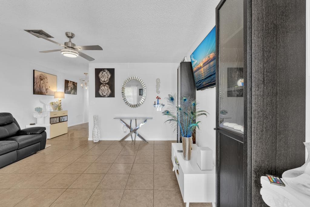 560-564 NE 35th Street, Oakland Park FL 33334 photo 3