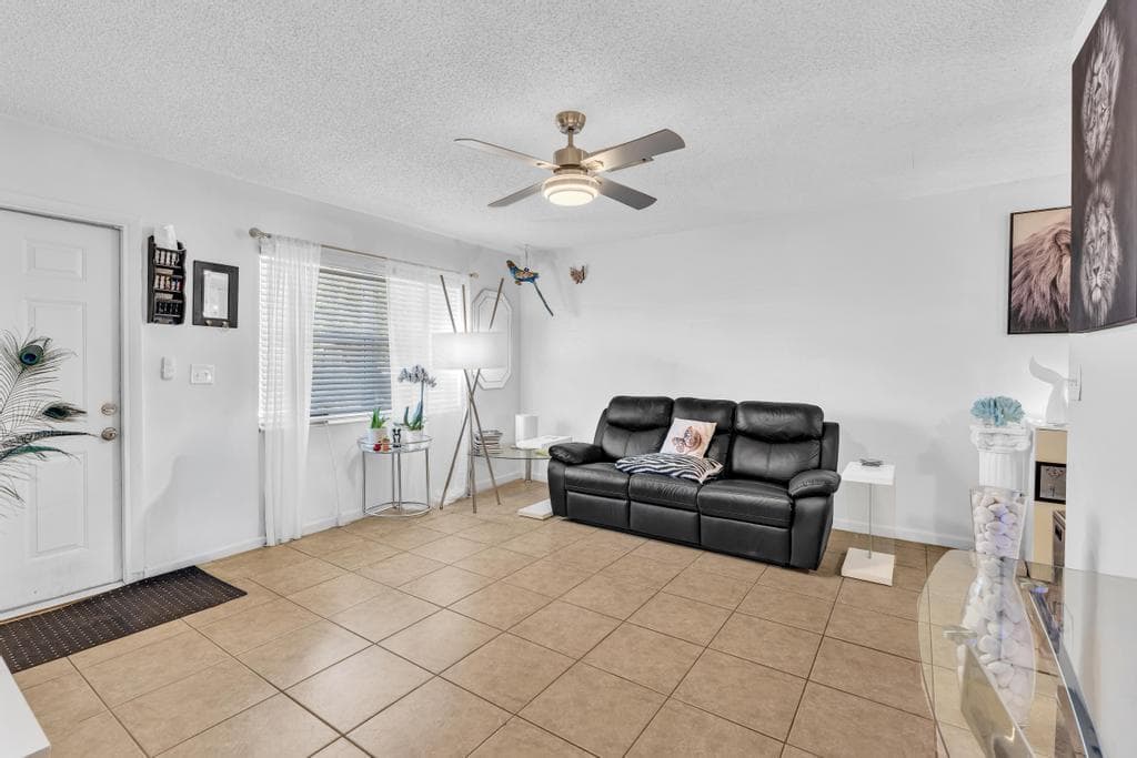 560-564 NE 35th Street, Oakland Park FL 33334 photo 5