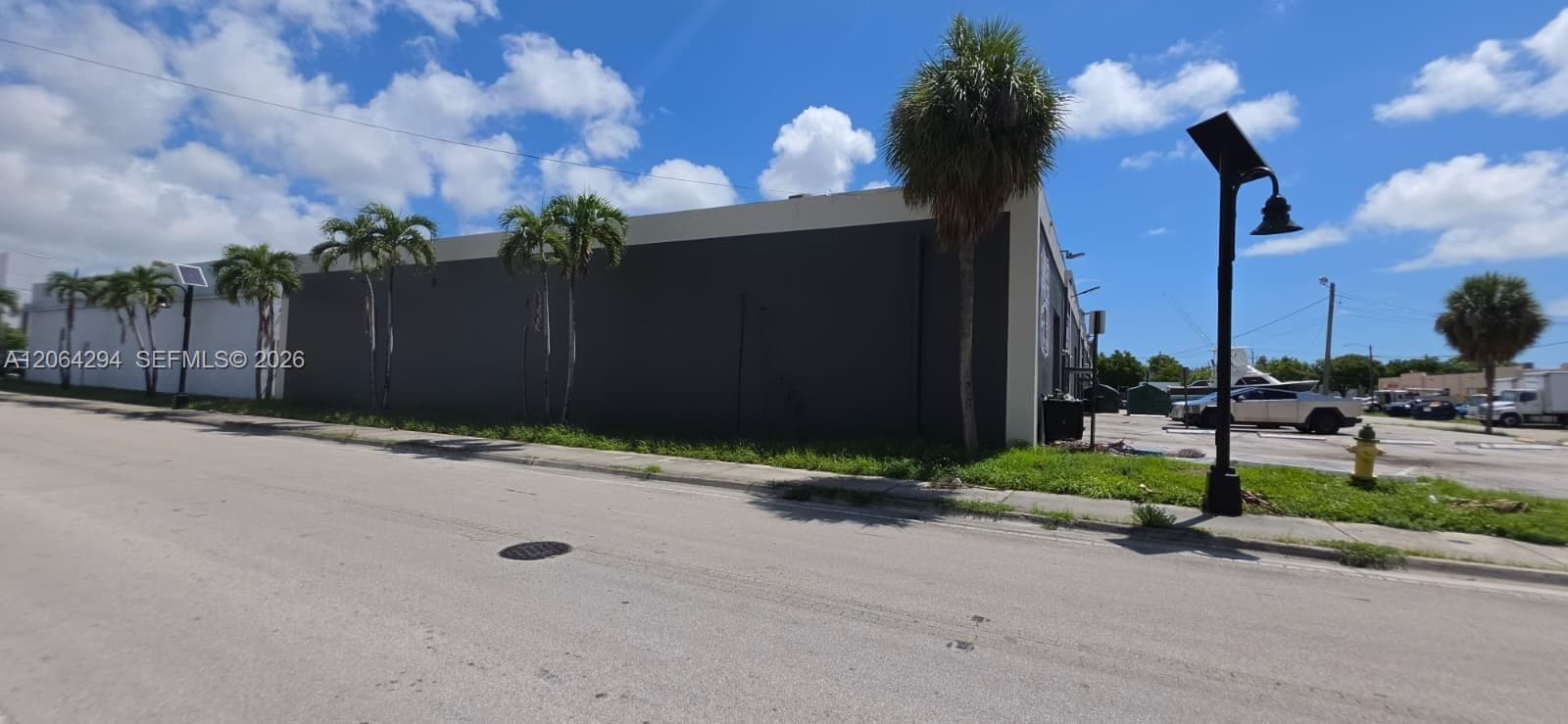1063 NW 1st Ct, Hallandale Beach FL 33009 photo 3