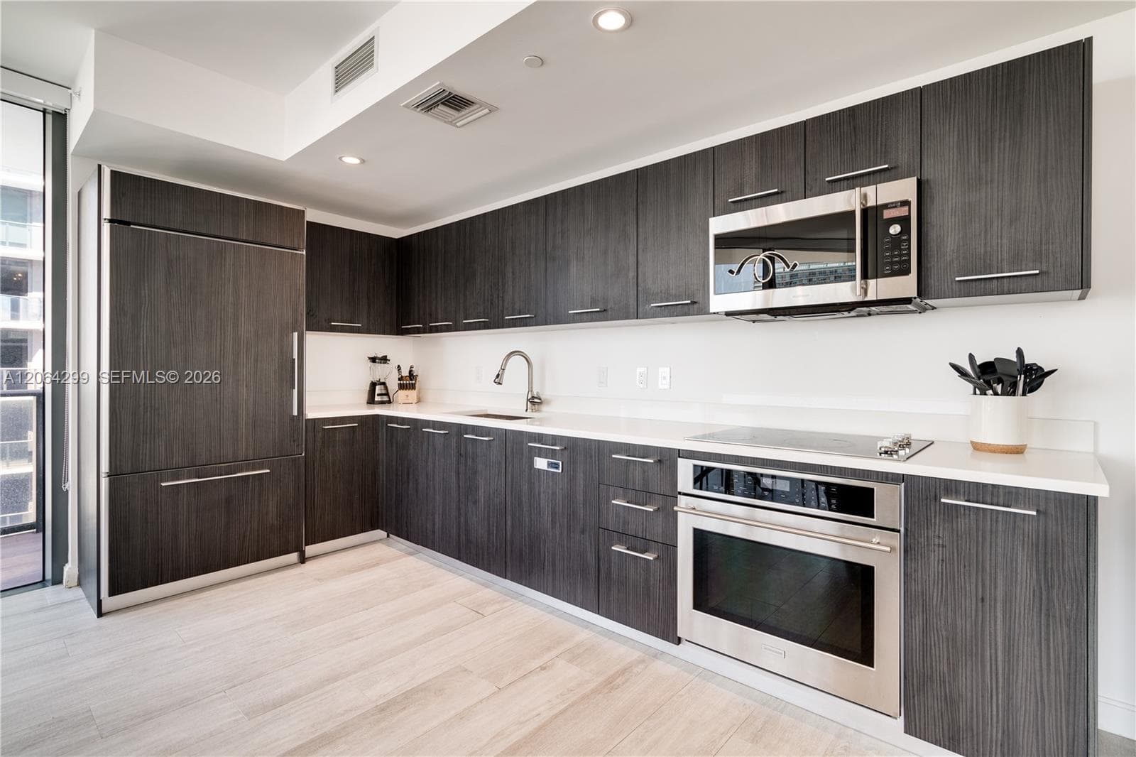 45 SW 9th St # 2306, Miami FL 33130 photo 3